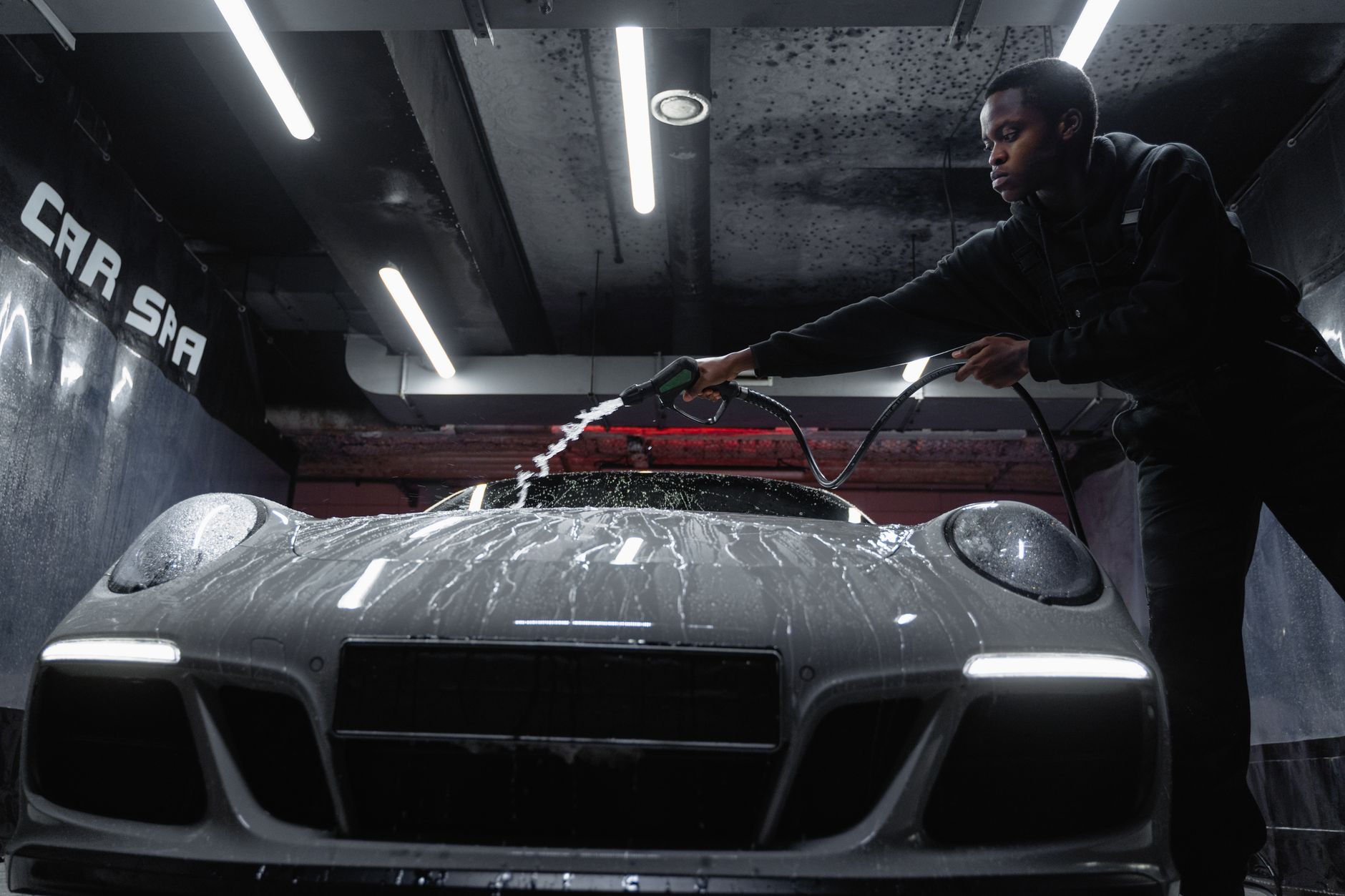Lavage auto équipe à Toulouse